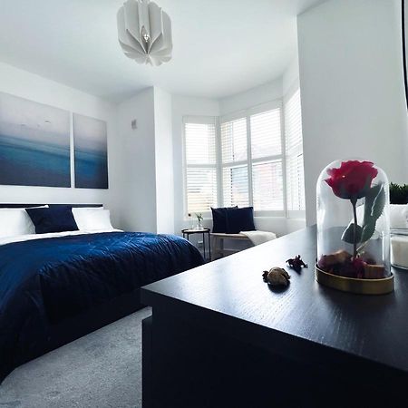 Апартаменты Stylish 3 Bed Flat With Garden Лондон Экстерьер фото