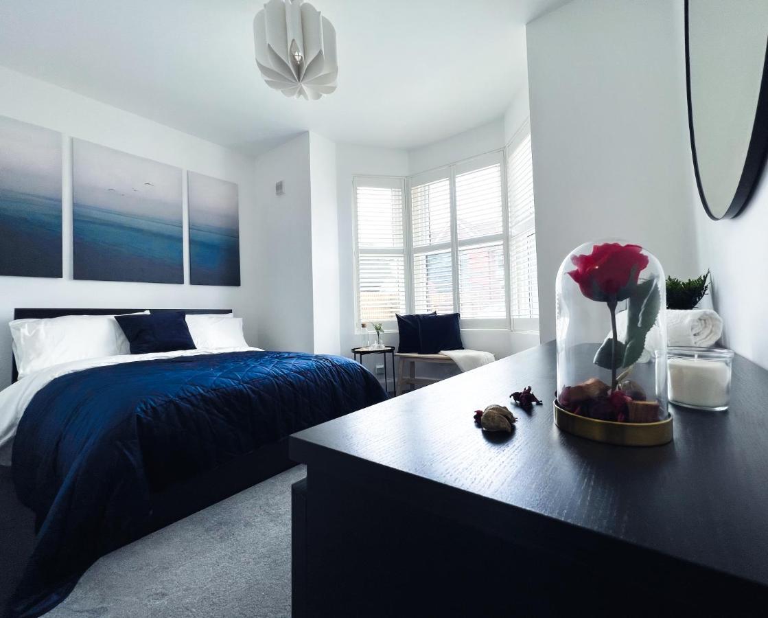 Апартаменты Stylish 3 Bed Flat With Garden Лондон Экстерьер фото