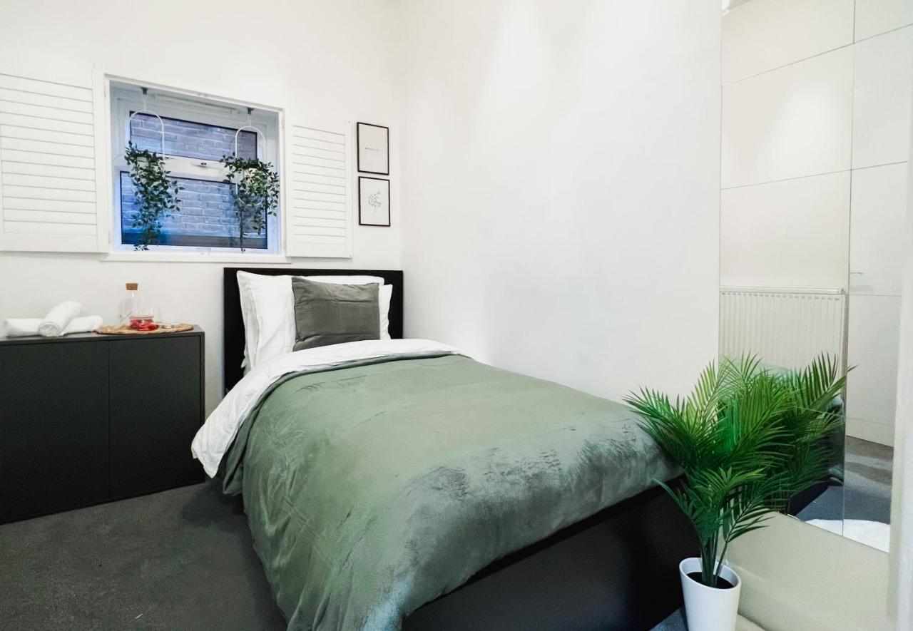 Апартаменты Stylish 3 Bed Flat With Garden Лондон Экстерьер фото