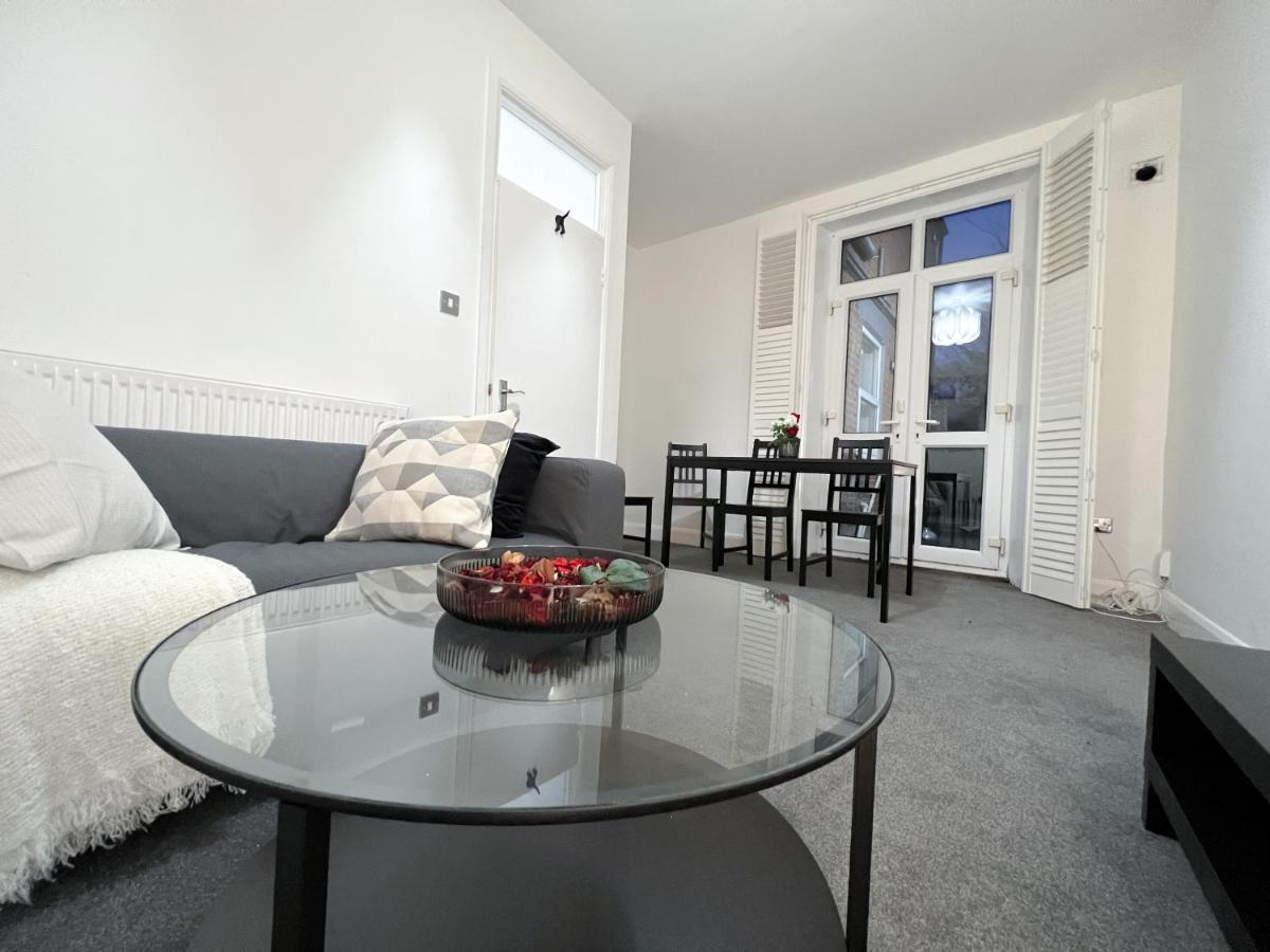 Апартаменты Stylish 3 Bed Flat With Garden Лондон Экстерьер фото